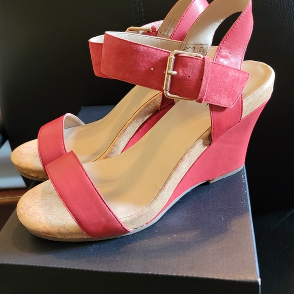 NWOT Shoe Mint Irene Sandal Wedges Size 9 - Picture 11 of 11
